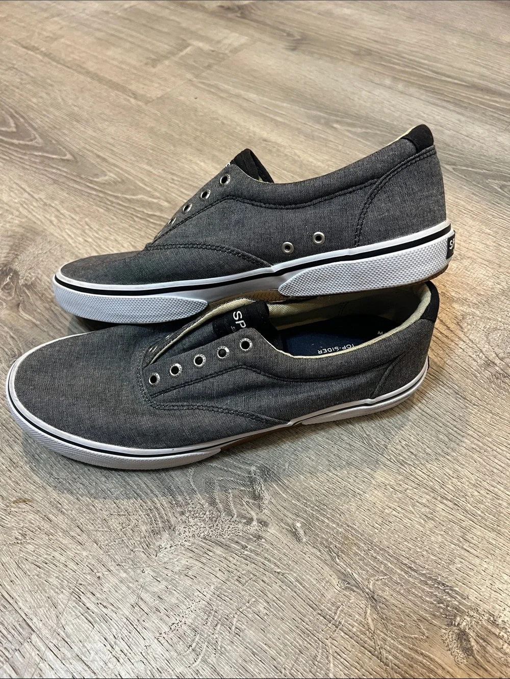 Sperry casual slip